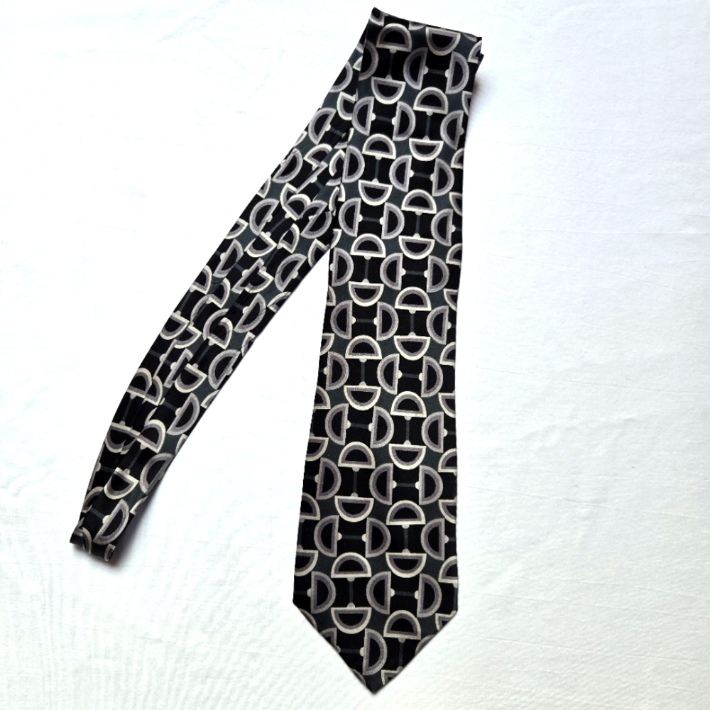 American Essentials Necktie‎